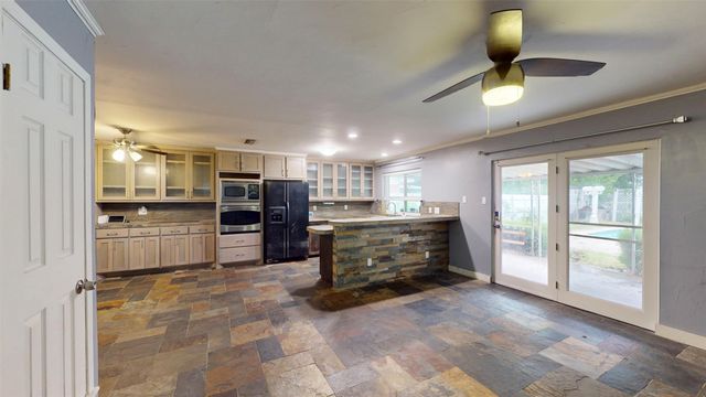 113 E Avenue C, Waxahachie, TX 75165