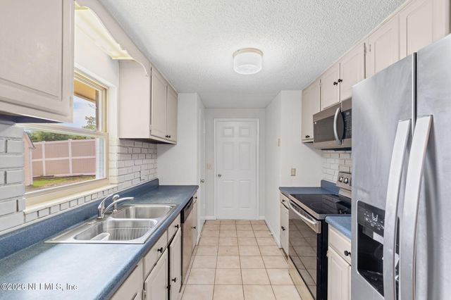 8608 HAMMONDWOOD Road S, Jacksonville, FL 32221