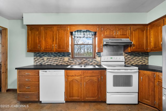 299 HUNTER LANE, Holts Summit, MO 65043