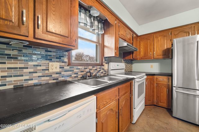 299 HUNTER LANE, Holts Summit, MO 65043