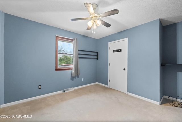 299 HUNTER LANE, Holts Summit, MO 65043