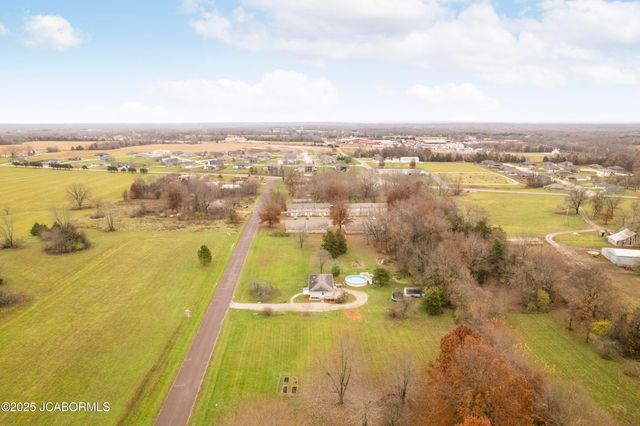 299 HUNTER LANE, Holts Summit, MO 65043