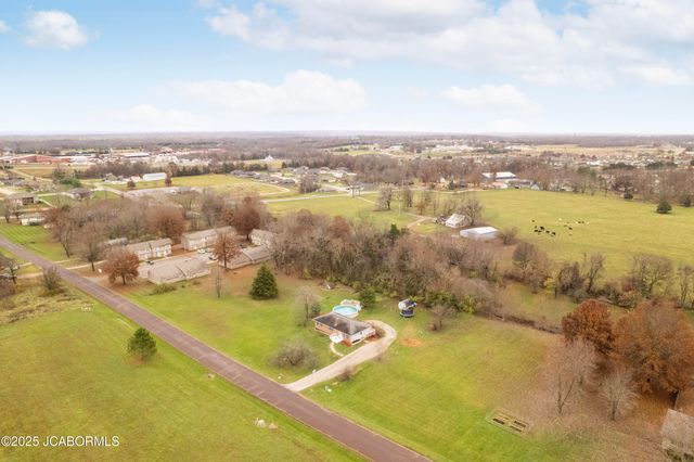 299 HUNTER LANE, Holts Summit, MO 65043