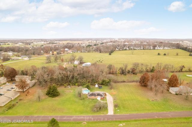 299 HUNTER LANE, Holts Summit, MO 65043