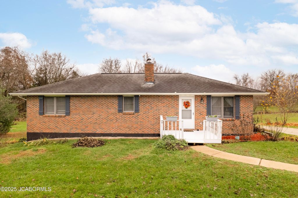 299 HUNTER LANE, Holts Summit, MO 65043