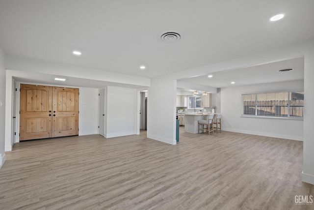 500 Friant Court, Bakersfield, CA 93309