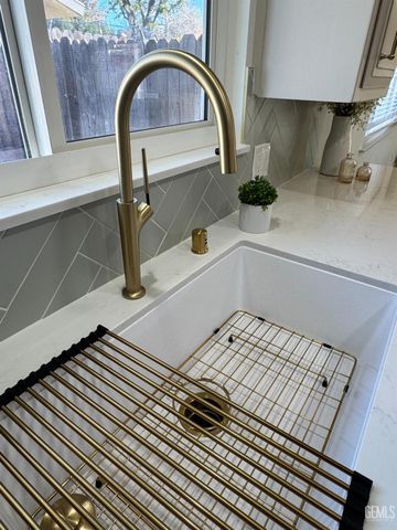 500 Friant Court, Bakersfield, CA 93309