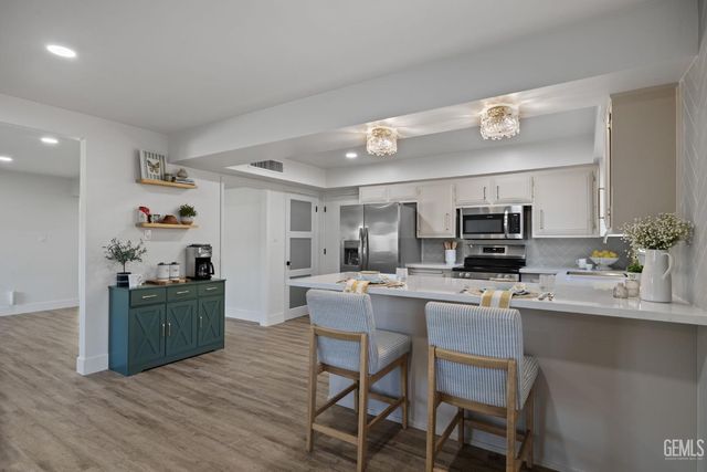 500 Friant Court, Bakersfield, CA 93309