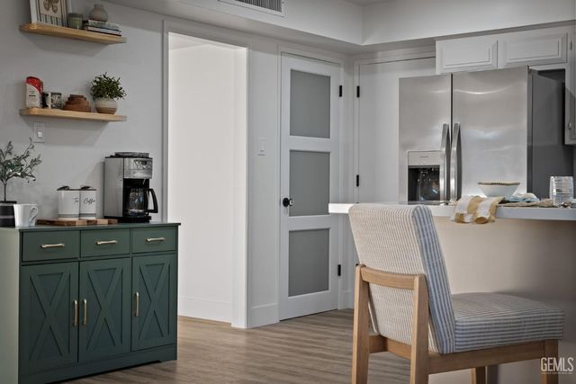 500 Friant Court, Bakersfield, CA 93309