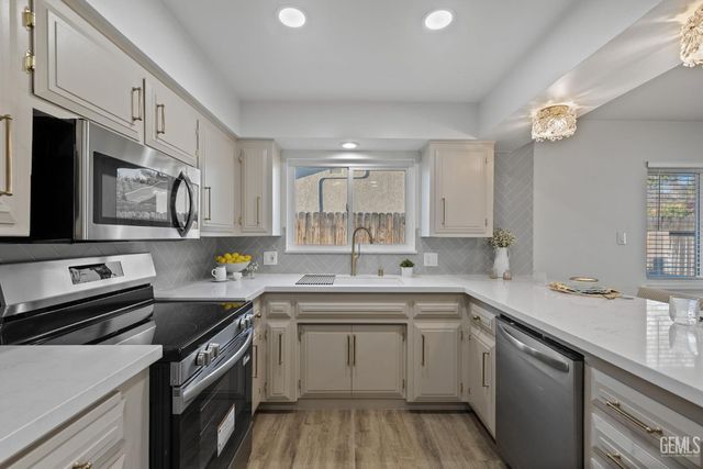 500 Friant Court, Bakersfield, CA 93309