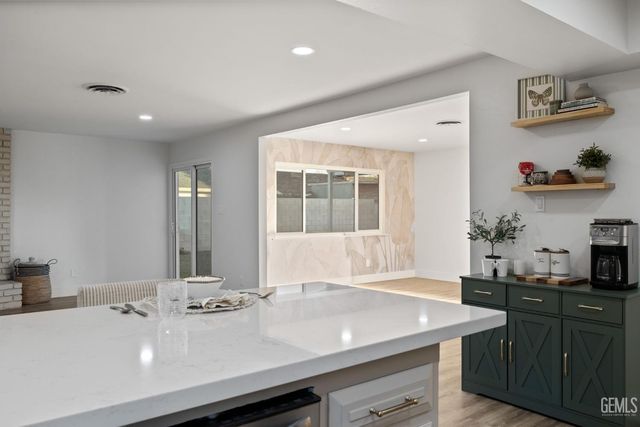 500 Friant Court, Bakersfield, CA 93309