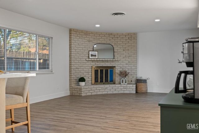 500 Friant Court, Bakersfield, CA 93309