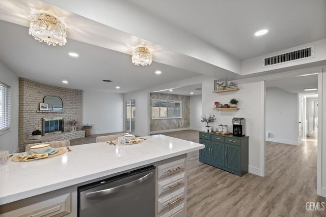 500 Friant Court, Bakersfield, CA 93309