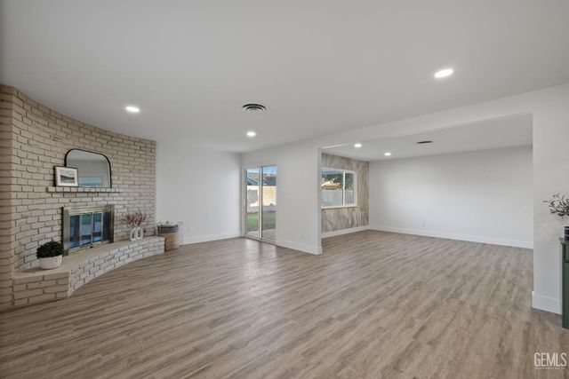 500 Friant Court, Bakersfield, CA 93309