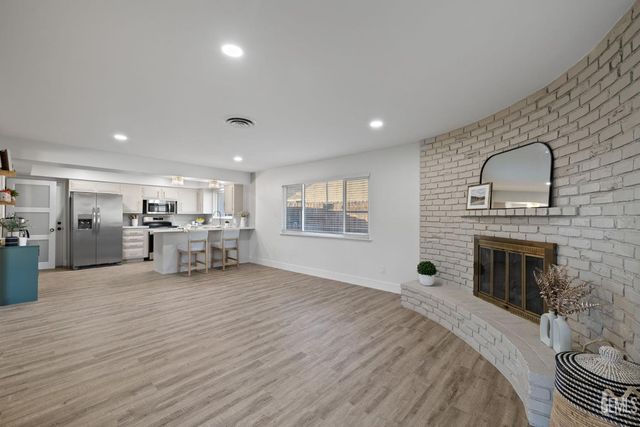 500 Friant Court, Bakersfield, CA 93309