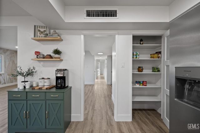 500 Friant Court, Bakersfield, CA 93309