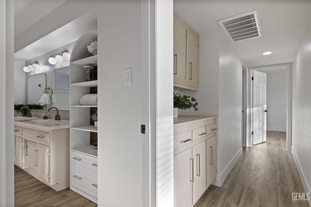 500 Friant Court, Bakersfield, CA 93309