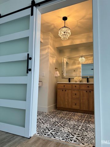 500 Friant Court, Bakersfield, CA 93309