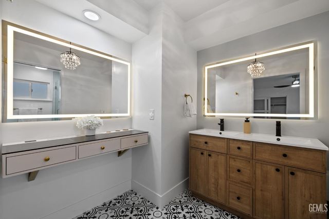 500 Friant Court, Bakersfield, CA 93309