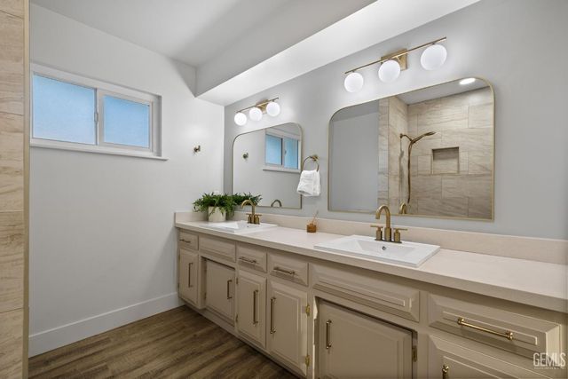 500 Friant Court, Bakersfield, CA 93309