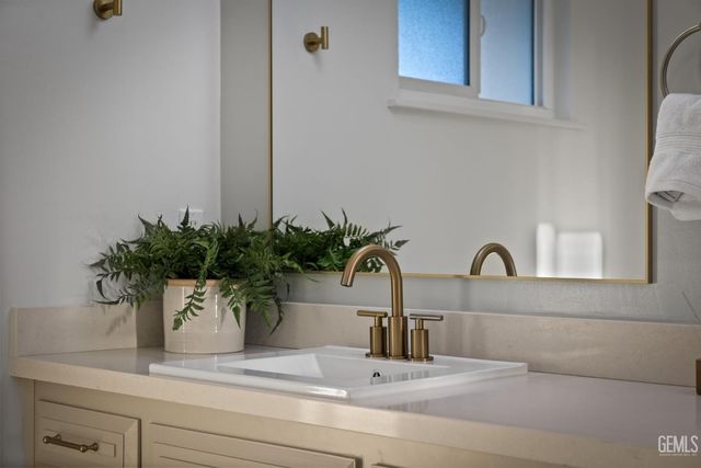 500 Friant Court, Bakersfield, CA 93309