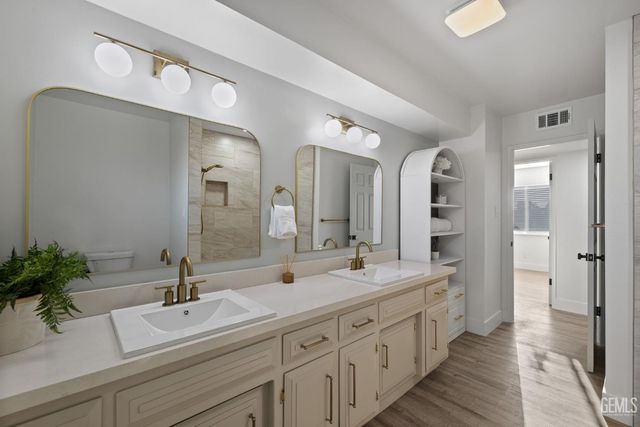 500 Friant Court, Bakersfield, CA 93309