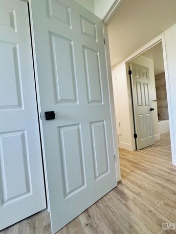 500 Friant Court, Bakersfield, CA 93309