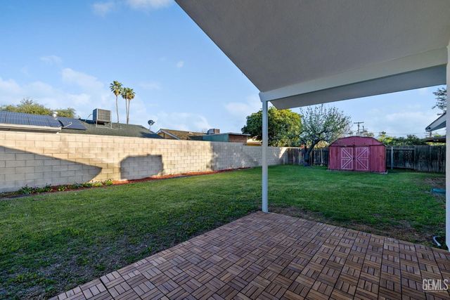 500 Friant Court, Bakersfield, CA 93309