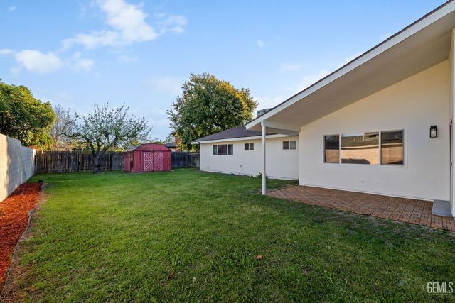 500 Friant Court, Bakersfield, CA 93309