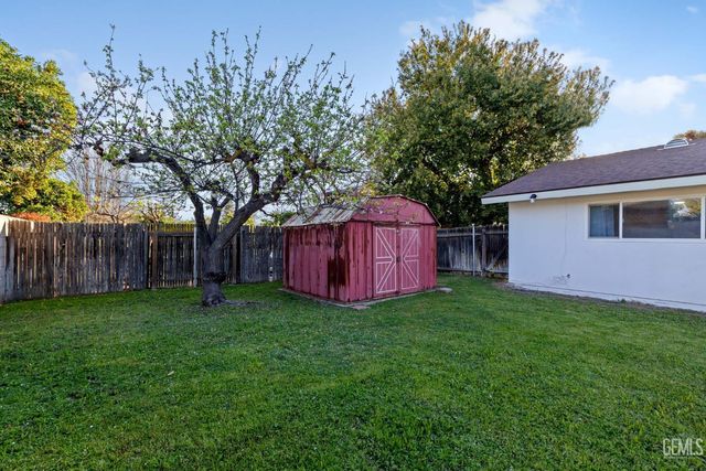 500 Friant Court, Bakersfield, CA 93309