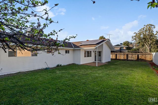 500 Friant Court, Bakersfield, CA 93309