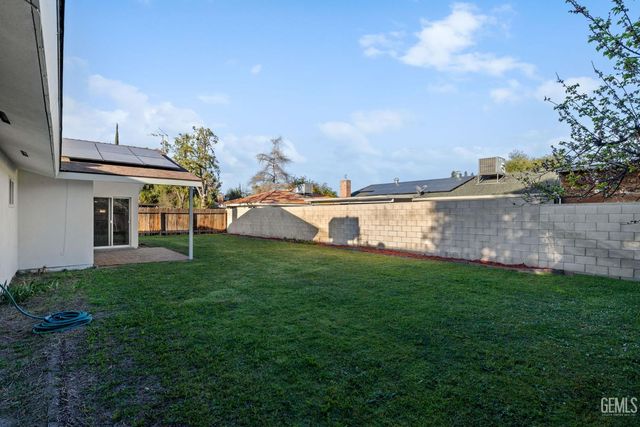 500 Friant Court, Bakersfield, CA 93309