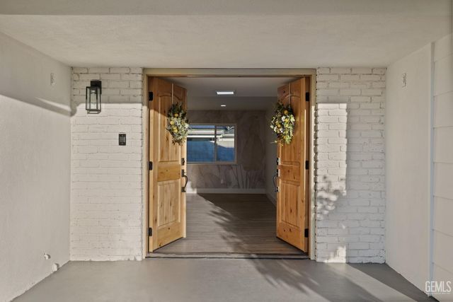 500 Friant Court, Bakersfield, CA 93309