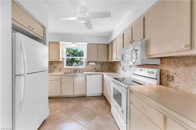 600 Valley Stream DR D3, Naples, FL 34113