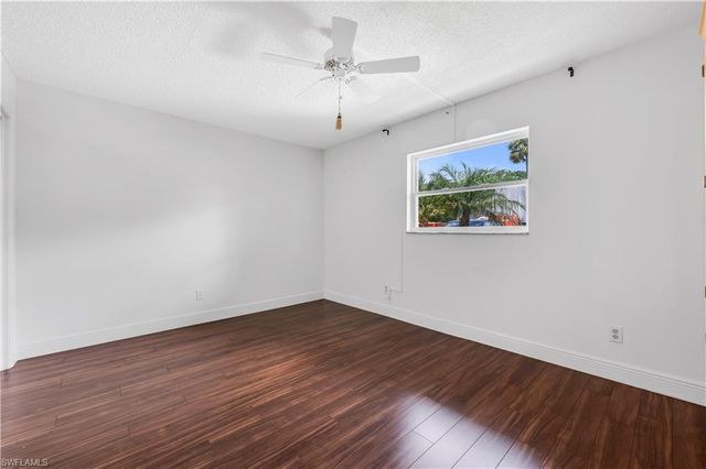 600 Valley Stream DR D3, Naples, FL 34113