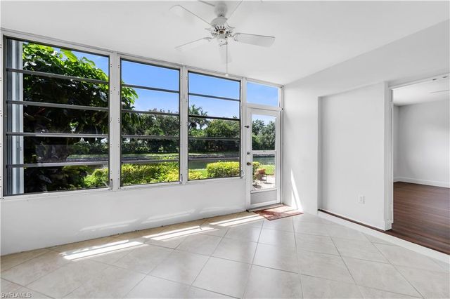600 Valley Stream DR D3, Naples, FL 34113