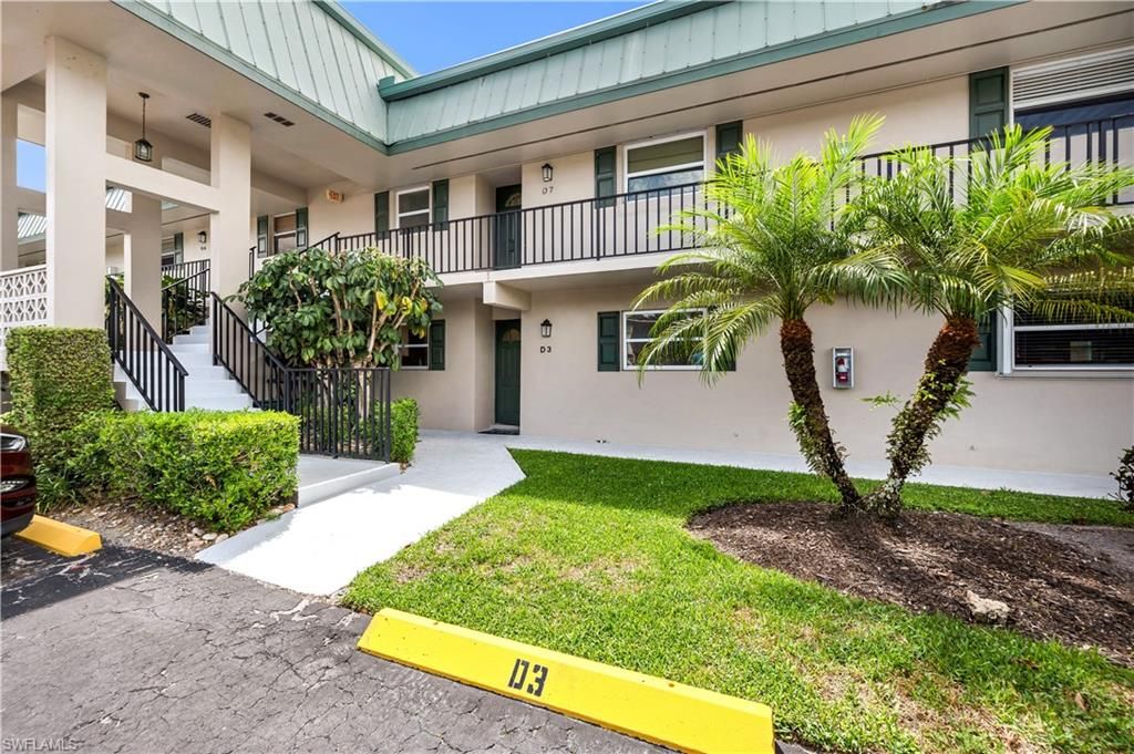 600 Valley Stream DR D3, Naples, FL 34113