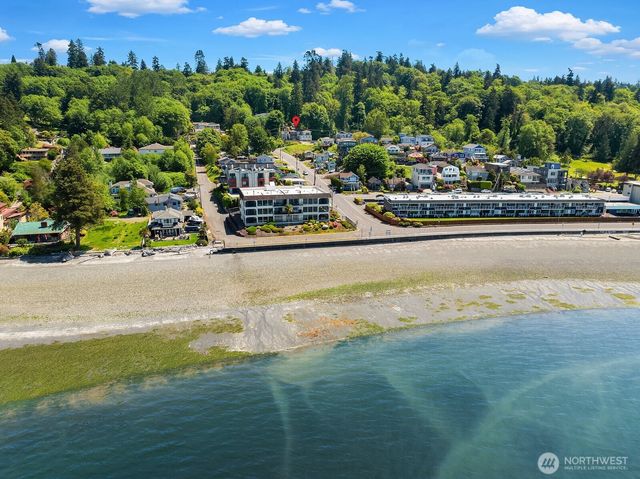 28104 10th Avenue S, Des Moines, WA 98198