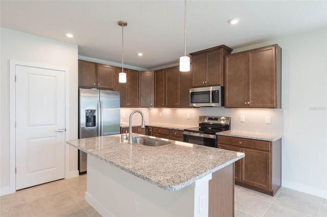 2371 SCENIC PARK LOOP, Wimauma, FL 33598