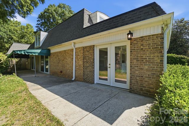 7027 Quail Hill Road, Charlotte, NC 28210