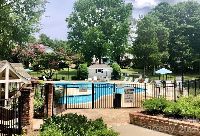 7027 Quail Hill Road, Charlotte, NC 28210