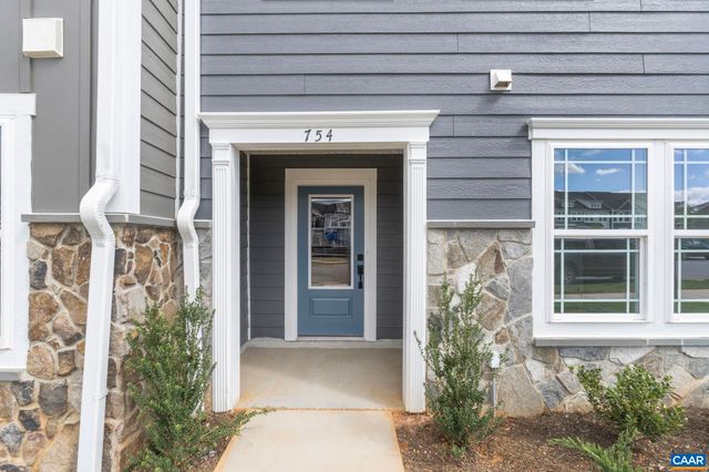 136 PARK RIDGE DR, Crozet, VA 22932