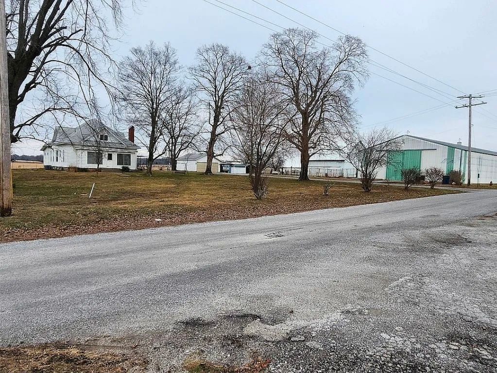 1100 John Stelle Road, Mcleansboro, IL 62859 — exterior