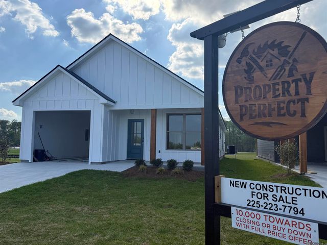 12860 St Lucia Dr, Maurepas, LA 70449