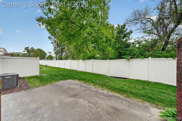 6020 N Newburgh Road, Westland, MI 48185