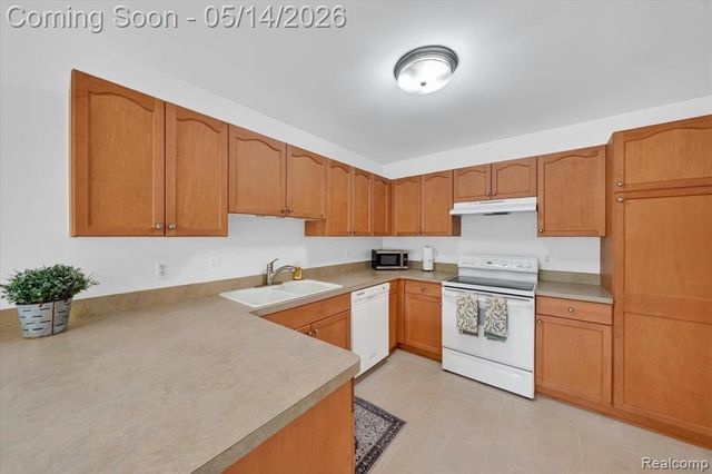 6020 N Newburgh Road, Westland, MI 48185