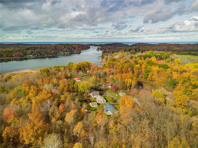 7639 Cardinal Road, Wolcott, NY 14590