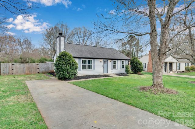 6724 Woodwedge Drive, Charlotte, NC 28227
