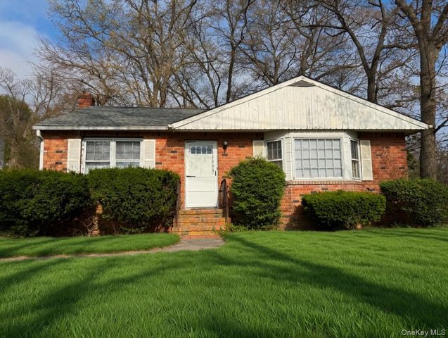 17 Lake Prom, Ronkonkoma, NY 11779