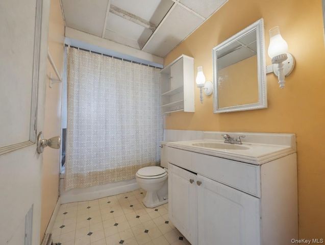 17 Lake Prom, Ronkonkoma, NY 11779